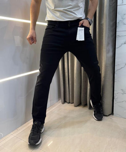Calvi n Klei n Jet Black Imported Hyperflex Denim