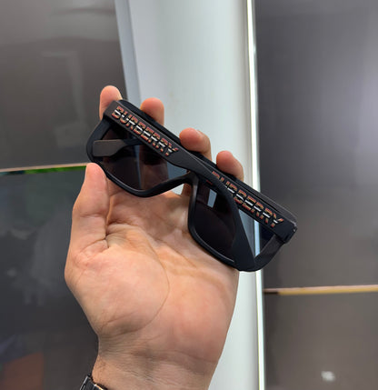 Burberr y 4360 Black Ultimate Luxury Shade With Origin al Packaging