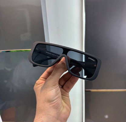 Burberr y 4360 Black Ultimate Luxury Shade With Origin al Packaging