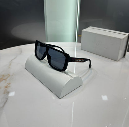 Burberr y 4360 Black Ultimate Luxury Shade With Origin al Packaging