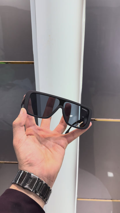 Burberr y 4360 Black Ultimate Luxury Shade With Origin al Packaging